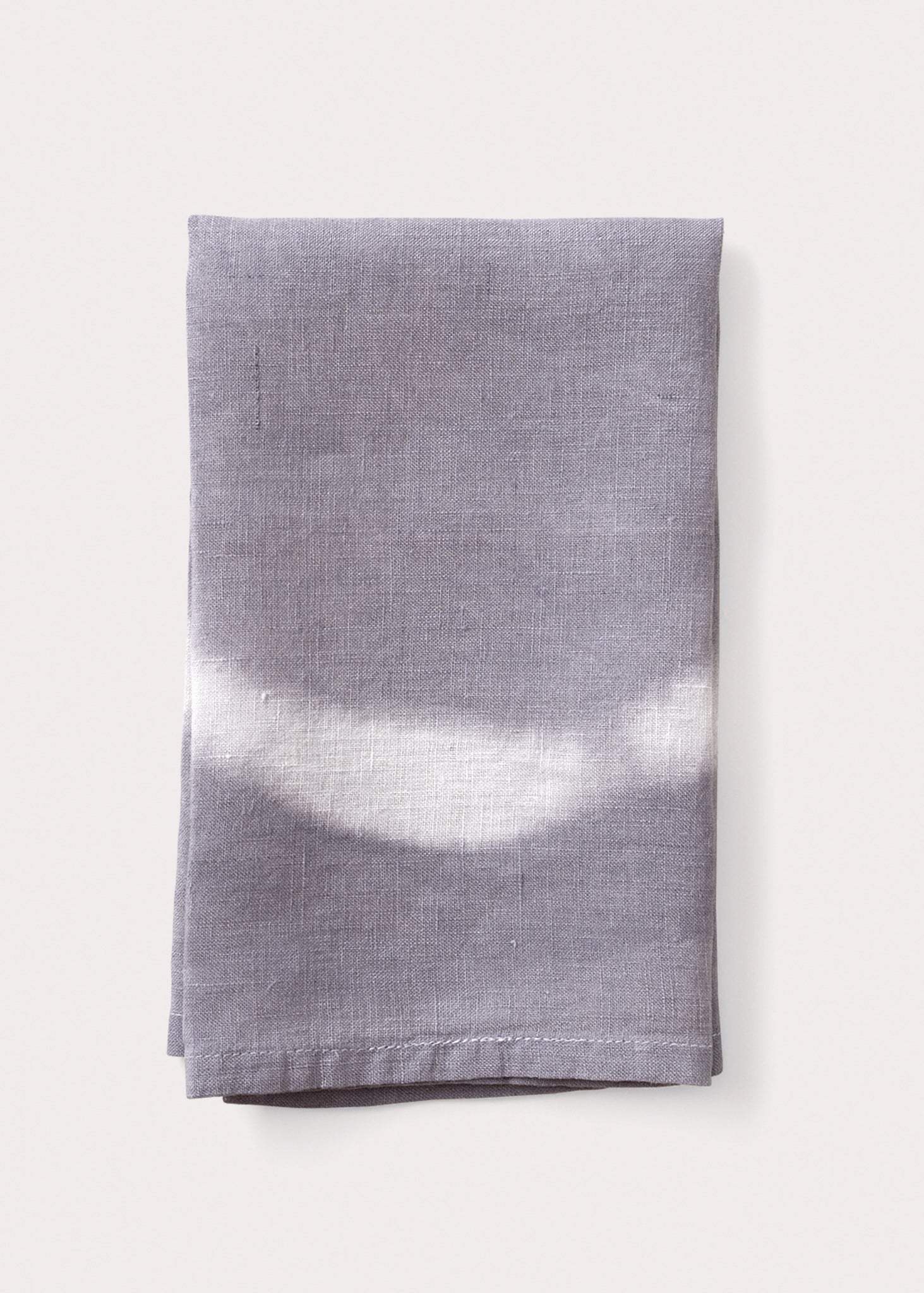 A square-shaped altar cloth with a violet color and a geometric pattern consisting of a circle and a line in the center, displayed against a white background.